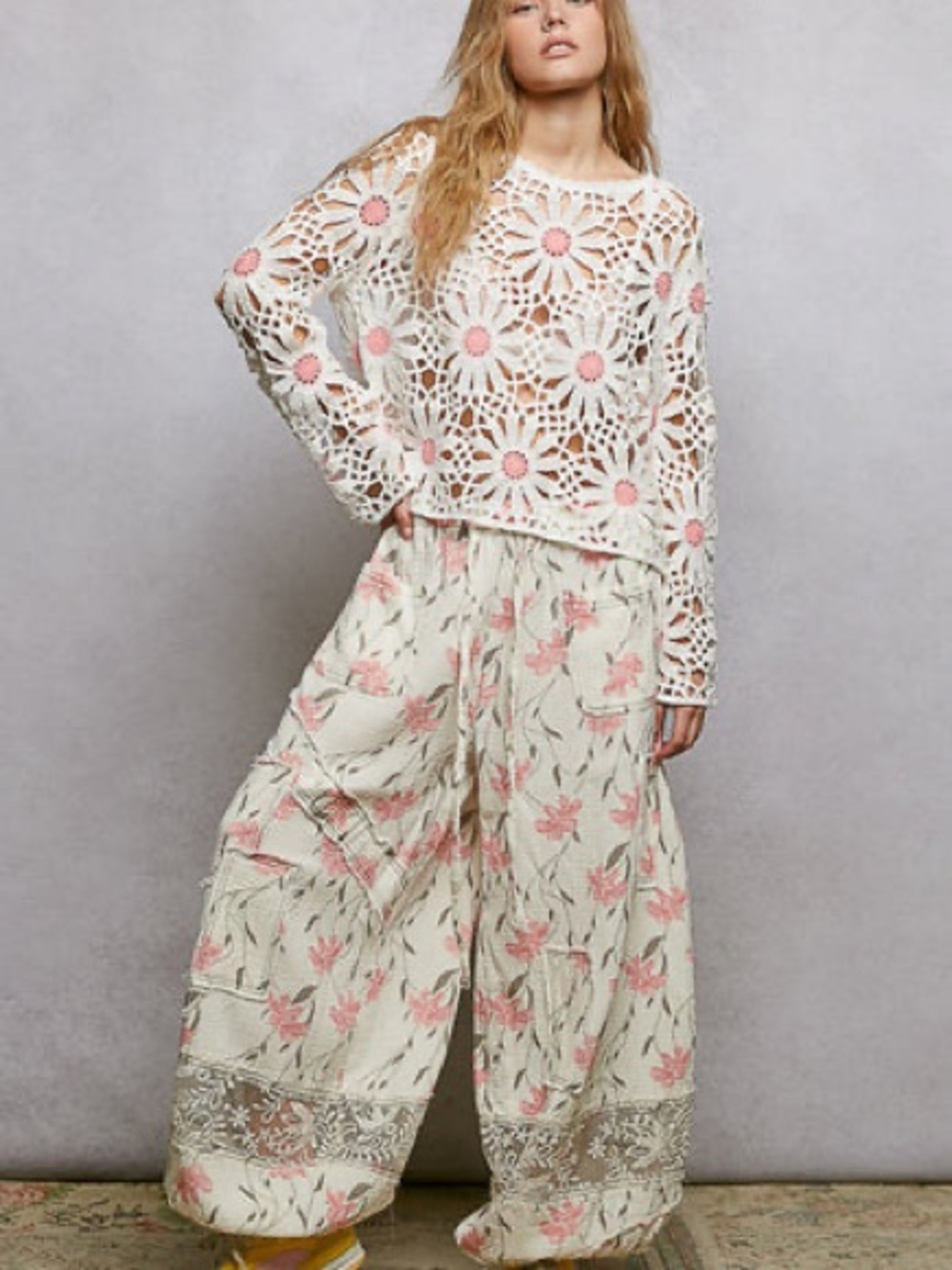 POL Ivory Wide-Leg Floral Drawstring Joggers with Lace Detail - Picture 3 of 5